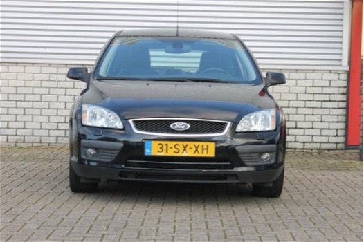 Ford Focus - 2.0-16V Titanium | CRUISE CONTROL | CLIMATE CONTROL | NAP| PDC | PARROT | - 1