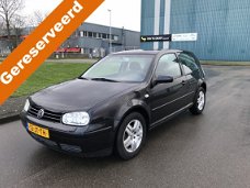 Volkswagen Golf - 1.6-16V Highline Automaat. Clima, Cruise, CPV, Elektr.ramen, Stoelverw., Parkeerse