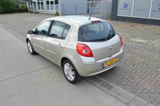 Renault Clio - 1.6-16V Privilège - 1