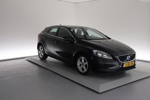 Volvo V40 - D2 Momentum Business Pack Pro - 1