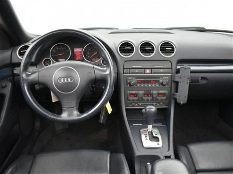 Audi A4 Cabriolet - 2.4 V6 170 PK AUT. YOUNGTIMER + SPORTSTOELEN / LEDER / STOELVERWARMING - 1