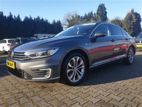 Volkswagen Passat - 1.4 TSI GTE Highline AUT. *MODEL2016+LED+1/2LEDER+PANO+NAVI+PDC+ECC+CRUISE - 1