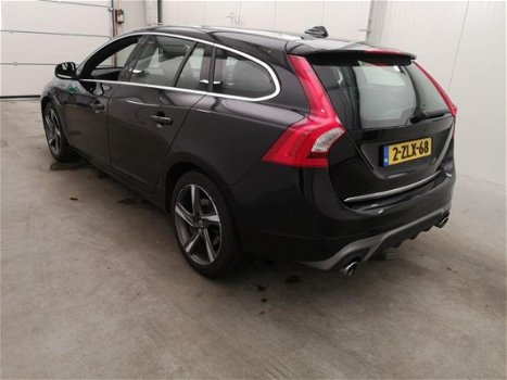 Volvo V60 - 2.4 D6 AWD Plug-In Hybrid R-Design AUT. *XENON+LEDE+SUNROOF+NAVI+PDC+ECC+CRUISE - 1