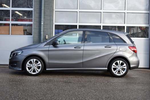 Mercedes-Benz B-klasse - 180 Urban | Ambition | Led Verlichting | Keyless-Go - 1