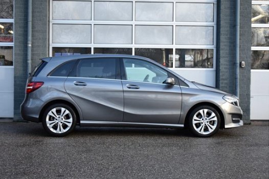 Mercedes-Benz B-klasse - 180 Urban | Ambition | Led Verlichting | Keyless-Go - 1