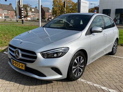 Mercedes-Benz B-klasse - 180 Automaat | Navigatie | LED verlichting | Parkeercamera | Trekhaak | - 1