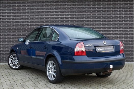 Volkswagen Passat - 2.3 V5 Comfortline - 1