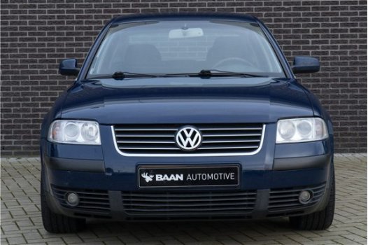 Volkswagen Passat - 2.3 V5 Comfortline - 1