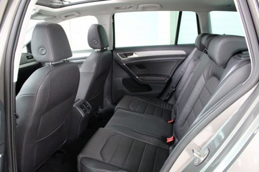 Volkswagen Golf Variant - 1.2 TSI Comfortline Navigatie | Climate Control | Panoramadak | Keyless En - 1