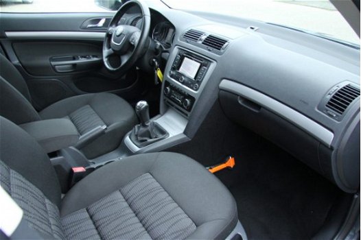 Skoda Octavia Combi - 1.4 TSI Elegance Navigatie/Trekhaak - 1