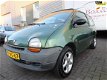 Renault Twingo - 1.2 Spring 3 deurs, goede APK, nwe bougies, banden, bobine, koelslangen etc. en rij - 1 - Thumbnail