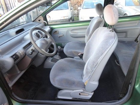 Renault Twingo - 1.2 Spring 3 deurs, goede APK, nwe bougies, banden, bobine, koelslangen etc. en rij - 1