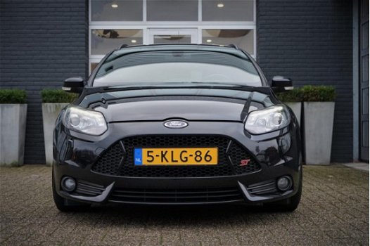 Ford Focus Wagon - 2.0 EcoBoost ST-3 300PK-Recaro Leder-Navigatie-Xenon-LED-Milltek-19