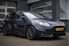 Ford Focus Wagon - 2.0 EcoBoost ST-3 300PK-Recaro Leder-Navigatie-Xenon-LED-Milltek-19"RS LMV