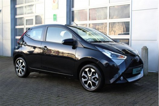 Toyota Aygo - 1.0 VVT-i x-play | Lichtmetalen velgen | Achteruitrijcamera | - 1