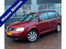 Volkswagen Touran - 1.6-16V FSI Athene Airco, Cruise, 16Inch, Trekhaak Hoge Zit