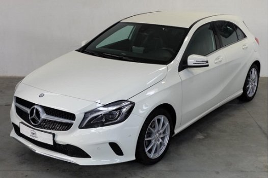 Mercedes-Benz A-klasse - 180 Ambition / LED / Navi / Sportstoelen - 1