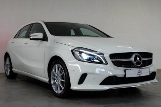 Mercedes-Benz A-klasse - 180 Ambition / LED / Navi / Sportstoelen - 1