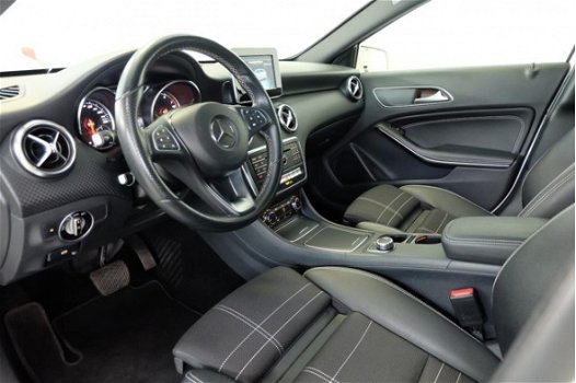 Mercedes-Benz A-klasse - 180 Ambition / LED / Navi / Sportstoelen - 1