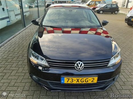 Volkswagen Jetta - 1.2 TSI Comfort Executive Line - 1