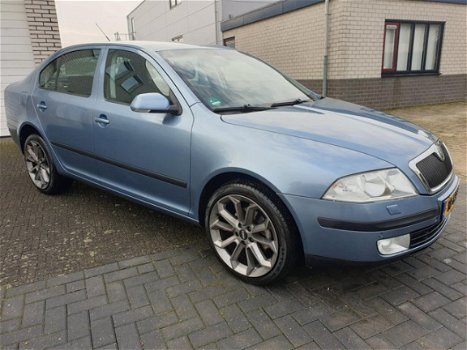 Skoda Octavia - 1.8 TSI Elegance Attractive Business Sport Clima Navigatie 18 Inch Sportwielen - 1