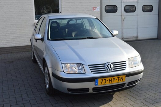 Volkswagen Bora - 1.4-16V - 1