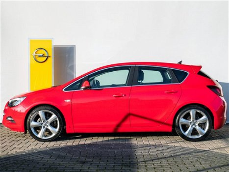 Opel Astra - 1.4 Turbo GT Navigatie / AGR Comfortstoelen / Spoilers / 19 Inch / Parkeersensoren - 1