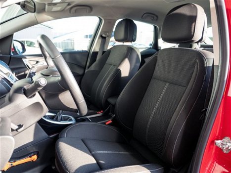 Opel Astra - 1.4 Turbo GT Navigatie / AGR Comfortstoelen / Spoilers / 19 Inch / Parkeersensoren - 1