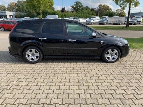 Ford Focus Wagon - 1.8-16V ST uitvoering AIRCO//RADIO/CD//NIEUWE APK//STOEL VERWARMING//ST UITVOERIN - 1