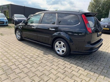 Ford Focus Wagon - 1.8-16V ST uitvoering AIRCO//RADIO/CD//NIEUWE APK//STOEL VERWARMING//ST UITVOERIN - 1