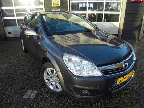 Opel Astra - 1.6 Cosmo voorzien van vele optieszo maken ze autos niet meer - 1