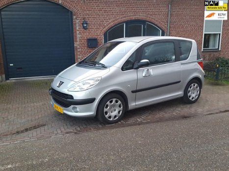 Peugeot 1007 - 1.6-16V Gentry automaat apk 24-09-2020 - 1