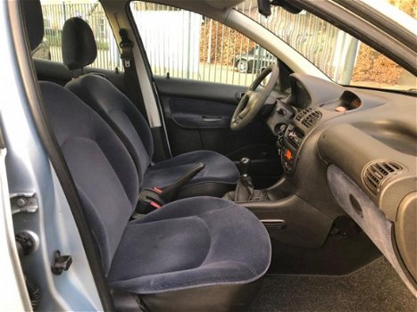 Peugeot 206 - 1.6-16V Gentry /5deurs/d.riem vv 180dkm/Clima/ Nieuwe APK - 1