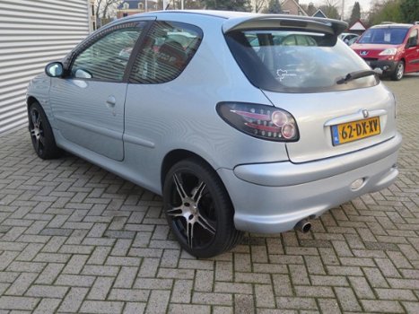 Peugeot 206 - 2.0-16V GTI - 1