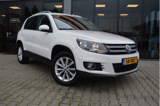 Volkswagen Tiguan - 1.4 TSI Sport&Style | Navigatie | 17 Inch | Alcantara | - 1