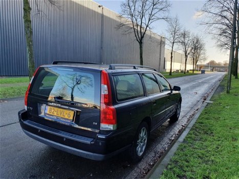 Volvo V70 - 2.4 D5 Summum AUTOMAAT/LEDER/NAVI/FULL OPTIONS - 1