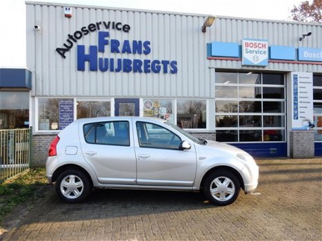 Dacia Sandero - 1.2 Blackline incl Airco en set winterbanden met velgen - 1