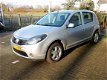 Dacia Sandero - 1.2 Blackline incl Airco en set winterbanden met velgen - 1 - Thumbnail