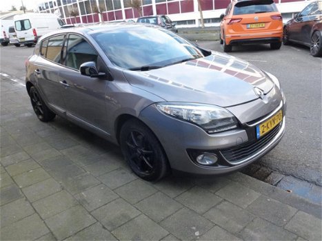 Renault Mégane - 1.5 dCi Bose Apk/Climate/Cruise/Leer/Keyless/PanoDak/P.Sensoren/NAP/Boekjes/Velgen - 1