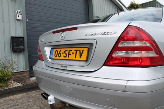 Mercedes-Benz C-klasse - 180 K. Elegance Xenon.Navi.Sport edition.18 inch.Trekhaak.6 bak - 1