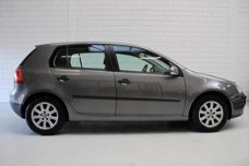 Volkswagen Golf - 1.6 FSI Sportline Airco | trekhaak |