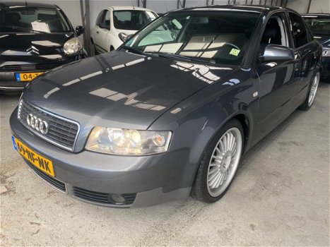 Audi A4 - 2.0 MT /Aut/18” Sportvelgen/Trekhaak/ Nap/ NETTE AUTO - 1