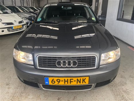 Audi A4 - 2.0 MT /Aut/18” Sportvelgen/Trekhaak/ Nap/ NETTE AUTO - 1