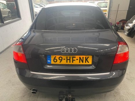 Audi A4 - 2.0 MT /Aut/18” Sportvelgen/Trekhaak/ Nap/ NETTE AUTO - 1