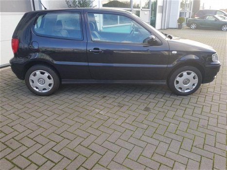 Volkswagen Polo - 1.4-16V Trendline - 1