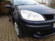 Renault Grand Scénic - 2.0-16V Business?Automaat/ 7persoons/Navi/Airco/Trekhaak