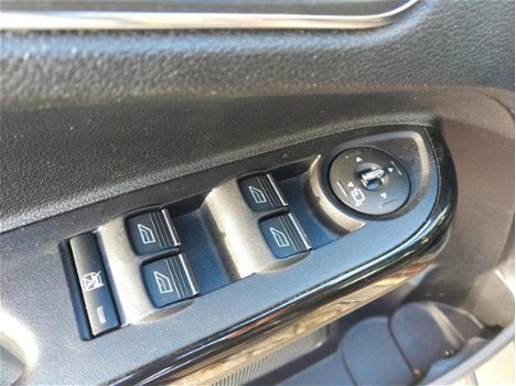 Ford B-Max - 1.6 TDCI Titanium Panorama, PDC V+A, trekhaak, climate, voorruitverwarming - 1