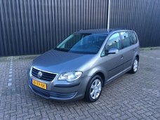 Volkswagen Touran - 1.9 TDI Trendline Business AIRCO / DSG / CLIMA / NAVI / VELGEN / MULTIFUNCTIONEE