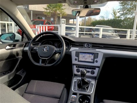 Volkswagen Passat Variant - 2.0 TDI Comfortline Panorama ACC Trekhk Standkachel Full-led 18inch - 1