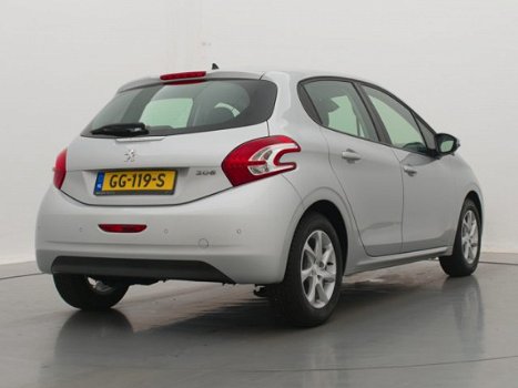 Peugeot 208 - 1.2 82pk Active | Navigatie TomTom | Parkeersensoren | Lm velgen | Airco | - 1